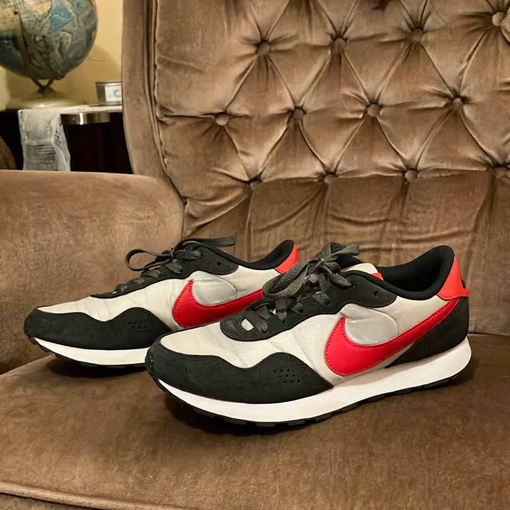 Nike MD Valiant youth/big kid sz 6y red and gray Womens sz 7 retro running shoes